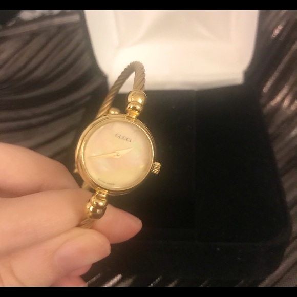 *SOLD!* Authentic Gucci Mother of Pearl Gold Watch - Picture 2 of 8